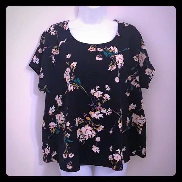 Forever 21 Tops - 🔴10/$25 Forever 21+ Blue Floral Print Top 1X